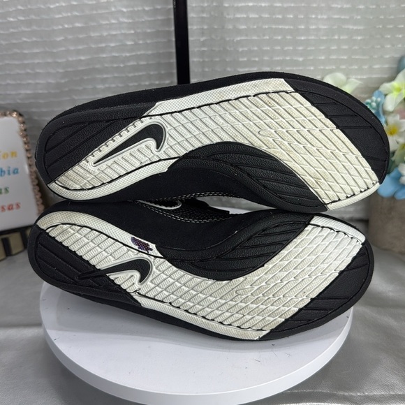 (N1) Nike Kids Black and White High-Top Sneakers, Sz 2Y - Picture 5 of 10